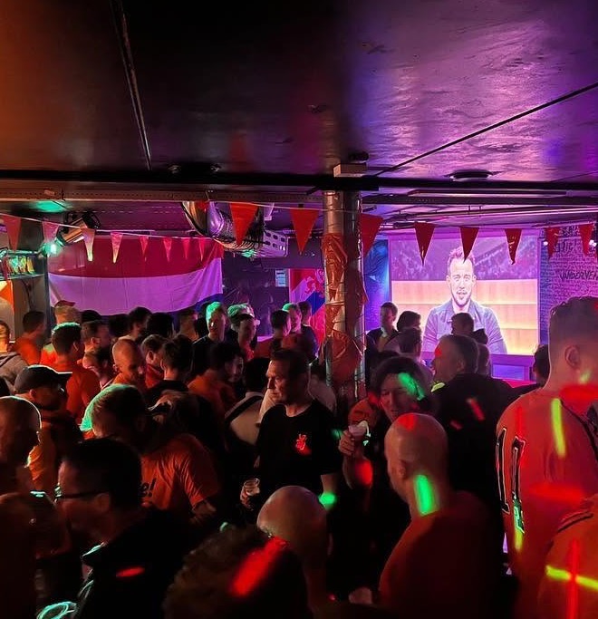 Volle zaal tijdens een wedstrijd van Oranje